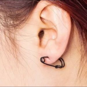 2 LEFT!🆕Safety Pin Black Earrings or Body Jewelry